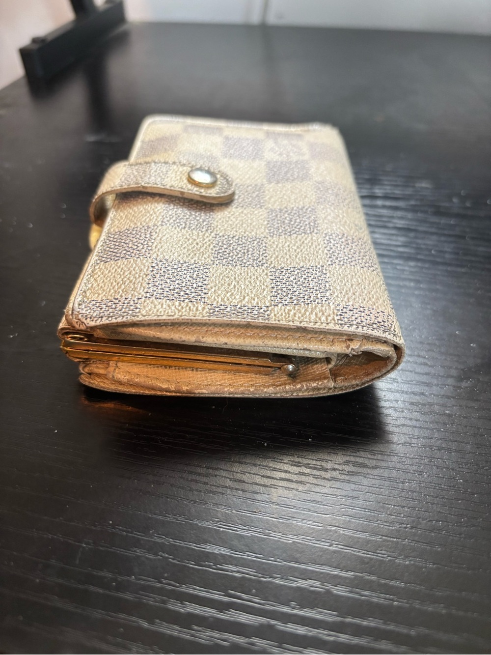 Authentic Louis Vuitton Damier Azur Portefeuille Viennois– Fair/Functional - Picture 4 of 13